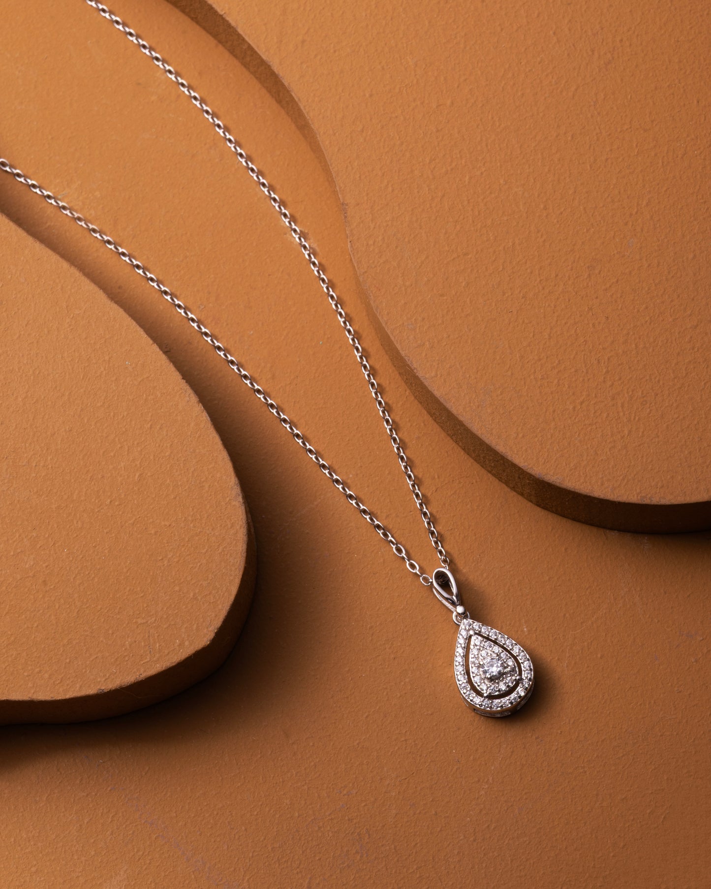 SILVER PENDENT STUDDED WITH CZ IN LINK CHAIN
