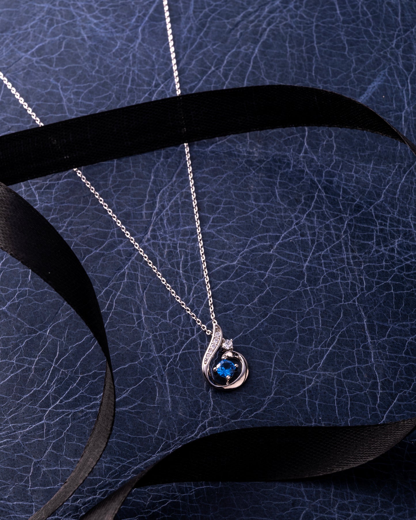 PENDENT STUDDED WITH CZ