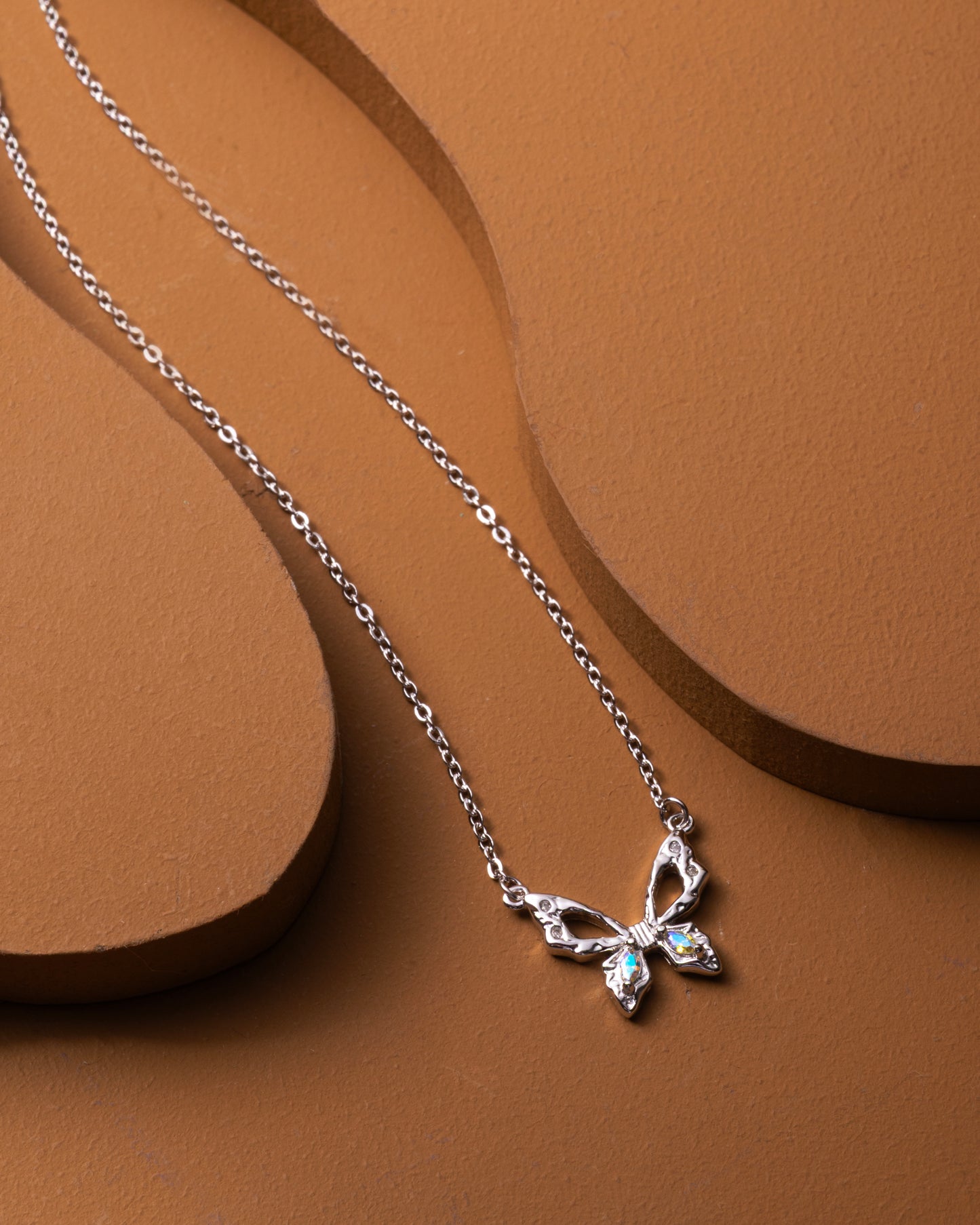 BUTTERFLY PENDENT IN LINK CHAIN