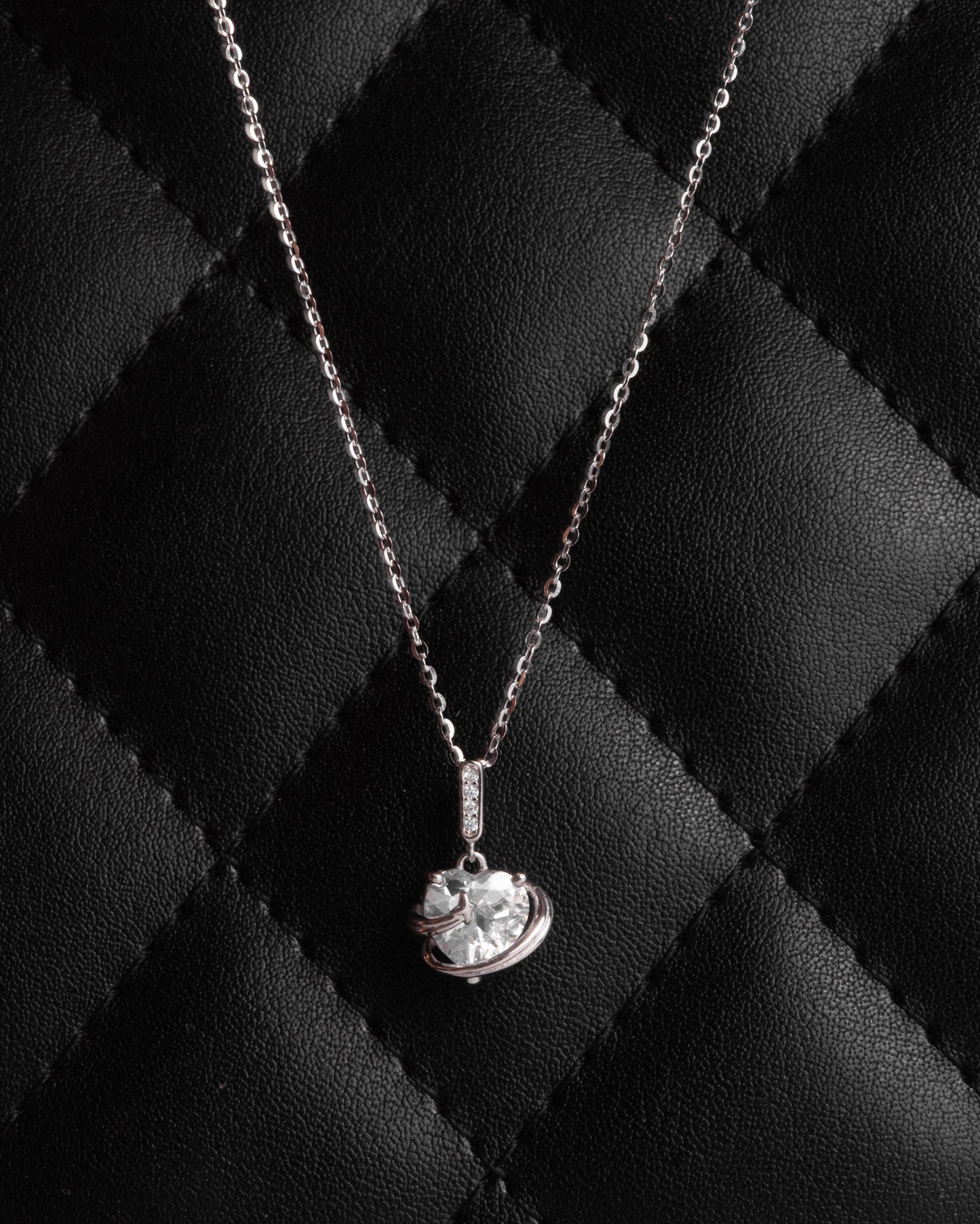 SILVER PENDENT STUDDED WITH CZ IN LINK CHAIN