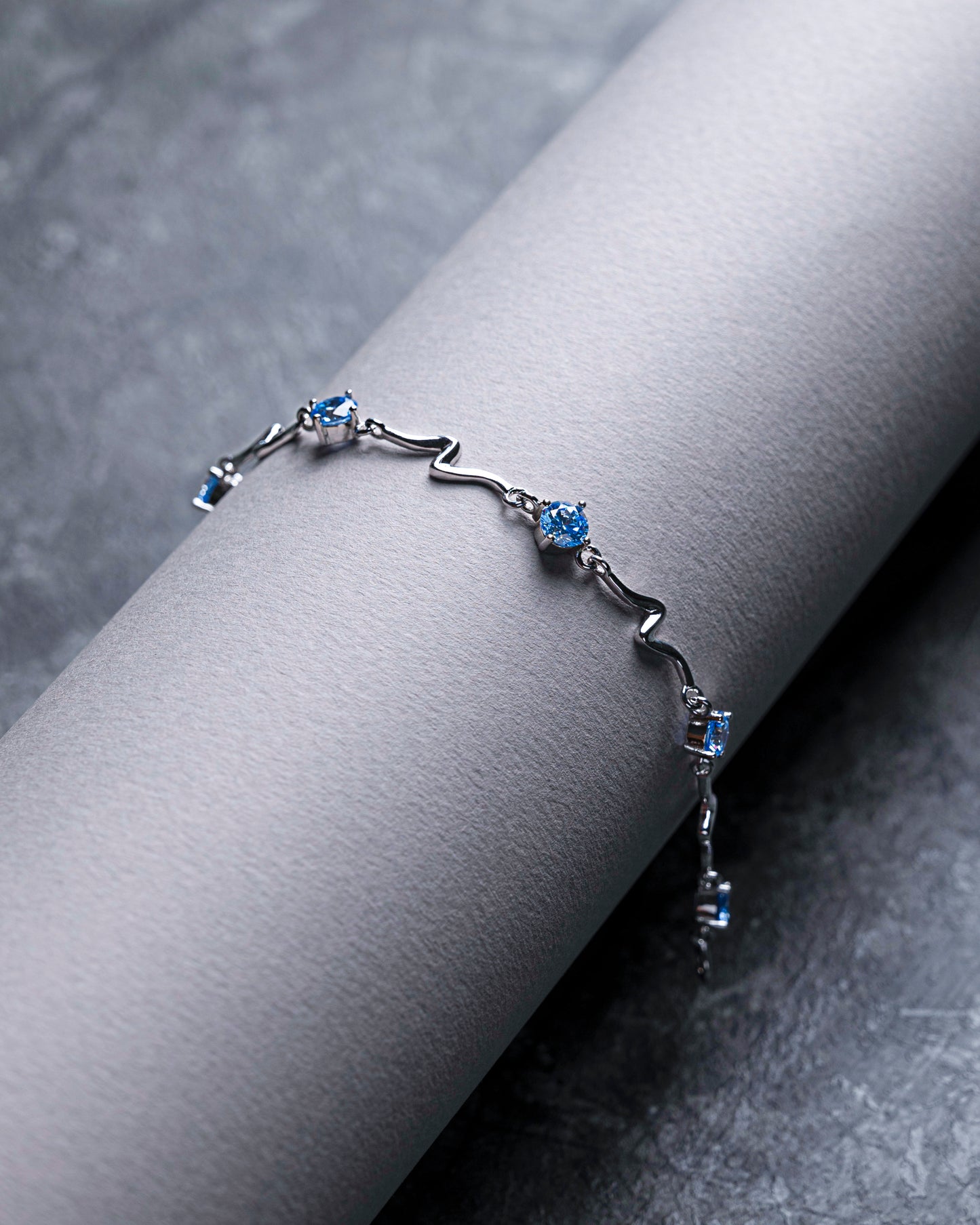 LIGHTWEIGHT TENNIS BRACELET