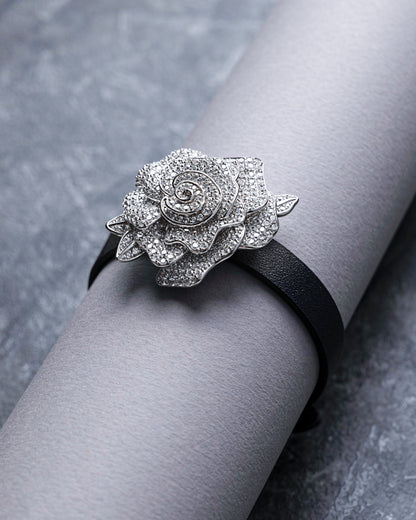 FLOWER BRACLET IN LEATHER STRAP